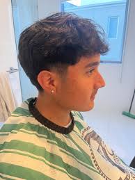 yooooo fam any barbers out there? looking for a lineup/fade 💈💈💈