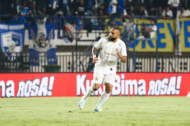 Arema FC Tahan Imbang Persib Bandung ...