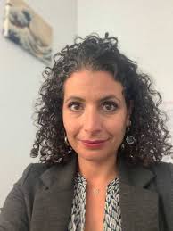 Les résidents de la maison de retraite de type ehpad ont à leur disposition un service de restauration, des lieux de vie communs (salons, jardins, salle de cinéma et de spectacle, piscine intérieure d'eau douce chauffée, piscine intérieure à l'eau de mer et piscine extérieur d'eau douce…), ainsi que divers services de soins. Bessan Entretien Avec Ninou Chelala Nouvelle Directrice De La Maison De Retraite De Bessan