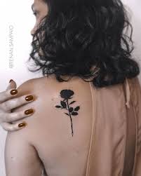 Girls will go crazy after learning about the rose shoulder tattoos. Black Rose Tattoo On The Shoulder Blade
