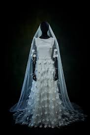 Eine schulter ballkleid falte mieder feder organza bodenlanges … Wedding Maria Lucas