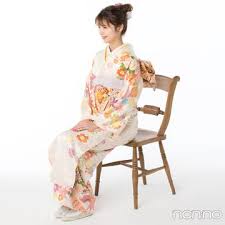 衿元合わせが振袖コーデのポイント 重ね衿 半衿見本帳10選 成人式2020 ファッション フェミニン 渡邉理佐