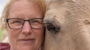 Alltagsheldin Sylvia Blume beschenkt Eltern von Sternenkindern auf  besondere Art