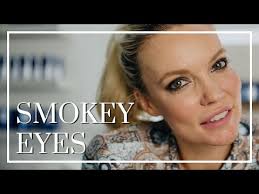 Smokey eyes verzaubern schon seit tausenden von jahren die männerwelt und ziehen sie in ihren bann. Smokey Eyes Schritt Fur Schritt Anleitung Schminktipps Flaconi