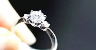 Mimpi cincin agan dicuri orang lain artinya ada yg menyukai agan mimpi agan mencuri cincin orang lain artinya saat ini ada seseorang yg agan sukai. 99 Arti Mimpi Beli Cincin Tunangan Dan Apa Tafsirnya Maksud Mimpi Tunangan