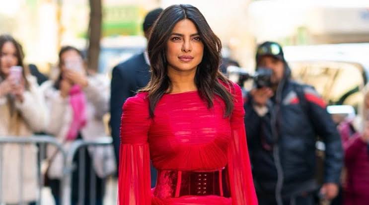 Looks aren't everything', says Priyanka Chopra Jonas as she wins Beauty of  the Year Award | Fashion News - The Indian Express