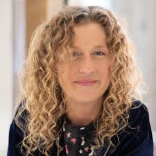 I ran across an article recently that listed the top five weaknesses of  accountants. Here's the list, in no particular order: 1. Poor time  management skills 2. Focusing