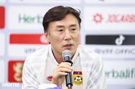 HLV Lào: "Chúng tôi sẽ không dễ dàng thua đội tuyển Việt Nam"