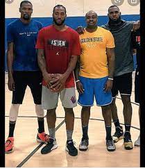 Kawhi leonard's hands are estimated to be 9.75 in length. The Size Of Kawhi Leonard S Hands Interestingasfuck