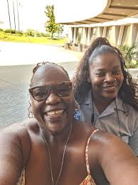 USPS mail lady meets sister in Chicago