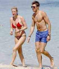 Michael started dating lisa when they were . Michael Carrick And Wife Lisa Top Up Their Tans In Ibiza Daily Mail Online