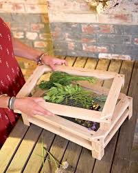 Support Diy Pour Faire Secher Des Herbes Aromatiques A La Maison Secher Des Herbes Herbes Aromatiques Garde Meuble De Legumes