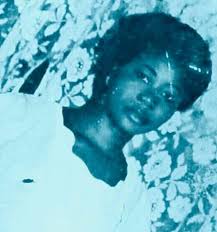 Hello can anybody sort this picture of my late mother , thank you .