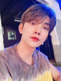 Joshua SEVENTEEN Memposting Beberapa Foto Bayi Yang Menggemaskan Dalam  Perayaan Ulang Tahunnya Joshua SEVENTEEN merayakan ulang tahun ke 25  bersama penggemarnya melalui aplikasi Weverse! Sementara Joshua seharusnya  menjadi orang yang menerima hadiah,