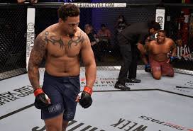 Latest on de greg hardy including news, stats, videos, highlights and more on nfl.com. Before Ufc Greg Hardy S Road From Nfl To Ufc Co Main Event