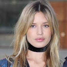 Best Celebrity Hair Transformations Of The Year Hair Transformation Celebrity Hairstyles Growing Out Bangs