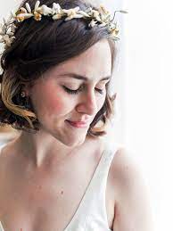 29 Stunning Wedding Hairstyles For Short Hair Short Bridal Hair Flower Crown Hairstyle Short Wedding Hair