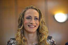 U brăila) je ženka rumunjski plivač, koji je osvojio zlatna medalja u žene 200 m slobodno na ljetne olimpijske igre 2004. Camelia Potec Drumul Spre Aur A InvÄƒÈ›at SÄƒ Inoate In DunÄƒre PÄƒrinÈ›ii Nu Acceptau Note Sub 8 La È™coalÄƒ È™i Cum A Trecut De Un Mare EÈ™ec La Numai 18 Ani