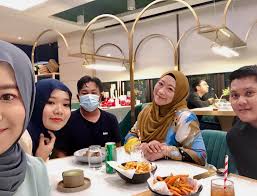 The café offers a wide variety of food and beverage for your convenience. Makan Makan Di Seven Oaks Bakery Cafe Sempena Hari Jadi Anak Aku Sis Lin