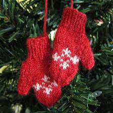 Pita bekas dengan berbagai ukuran, motif atau warna bisa juga menghiasi dekorasi pohon natalmu. Diy Membuat Hiasan Natal Yang Mudah Menarik Dan Hemat
