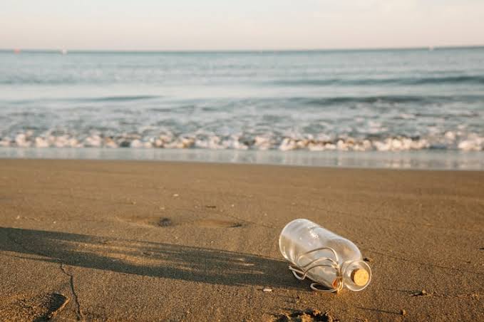 Plastica sulla spiaggia immagini - Download gratuito su Magnific  (precedentemente Freepik)