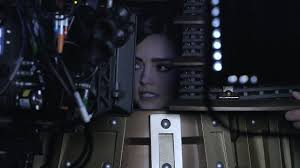In padroni dell'universo (parte seconda) viene ucciso dai dalek, ma rose lo riporta in vita con l'energia del tardis, cosa che lo rende immortale. Dalek Clara Doctor Who Extra Series 2 Episode 2 2015 Bbc Youtube