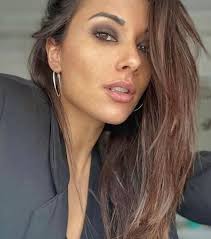 Hola, te amo 🥰😘, pero parece que nunca respondes a mis comentarios .  ¡Espero saber de ti pronto! Te etiqueté en la publicación del hilo🥰