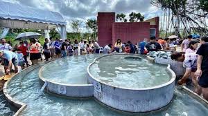 Anda boleh dapatkan maklumat lebih lanjut tadika air panas jika anda berminat. Usai Direnovasi Kolam Pemandian Air Panas Alami Satu Satunya Di Singapura Ini Kembali Buka Tribunsolo Travel
