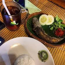 Kali ini saya makan di rm lombok idjo cabang ungaran menu : Kuliner Dekat Stasiun Balapan Sampai Solo Langsung Makan