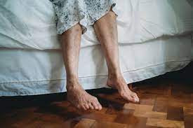 Unruhige beine halten dich abends vom einschlafen ab? Restless Legs Syndrom Das Hilft Gegen Unruhige Beine Der Spiegel