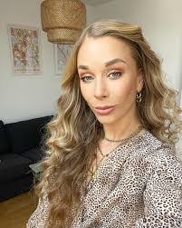 Anne Behr's Instagram, Twitter & Facebook