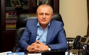 Агент дмитрий селюк подверг критике украинского защитника манчестер сити александра зинченко, который допустил ошибку в эпизоде с единственным голом в финальном матче лиги. Selyuk Surkis Vybral Pravilnyj Put Korrespondent Net