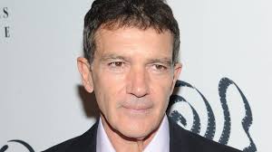 Antonio banderas, one of spain's most famous faces, was a soccer player until breaking his foot at the age of fourteen; Antonio Banderas Ist An Covid 19 Erkrankt