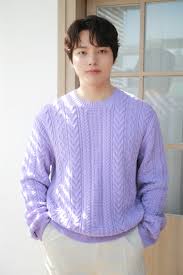 He began his career as a child actor, notably in the television dramas giant, moon embracing the sun, and missing you. Interview Yeo Jin Goo On How Beyond Evil Gave Him Confidence As Actor