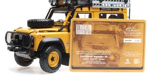 O olho perspicaz verá diferenças precisas em relação a outras previsões da land rover, incluindo seu eixo a almost real convida você a entrar na competição camel trophy! Land Rover Defender 90 Camel Trophy Edition Almost Real Alm810211 Miniatures Minichamps