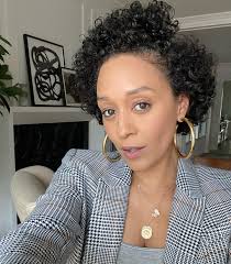 TBT How it started VS How's it going! I chopped my hair off at the  beginning of #2020! Rocked a #fro SWIPE to see the growth! #curls #natural  #naturalhair 🙌🏽