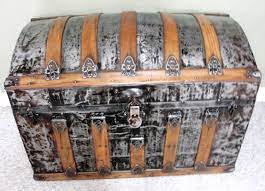 Nice camel back steamer trunk. Crude Decor Of The Late 1800 S Victorian Hump Back Camelback Steamer Trunk W Inside Tray Re Finished Antique Chest Vintage Trunks Camelback