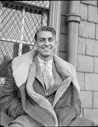 The 1930s era had produced many hairstyles for that short haircut for the men. 20 Best 1930s Hairstyles For Men Simple 1930s Men S Haircut Men S Style