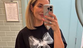 Assia team nasdas nud Fans flock to her and once they have