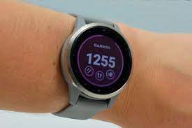 The difference between the 4 & 4s is simply the size. Garmin Vivoactive 4s Musikpuder Grau Silber Smartwatch