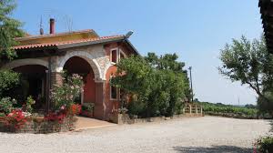 Uygulamamızı açın ve fikrinizi yazın. Ristorante Trattoria Ai Colli Lonigo