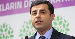 Edirne f tipi yüksek güvenlikli kapalı ceza i̇nfaz kurumu'nda kalan 434 gündür tutuklu olan demirtaş daha önce duruşmalara çıkmayı reddetmişti. Selahattin Demirtas In Cezaevindeki Son Hali