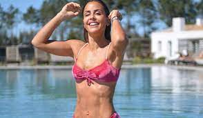 Carolina debuted in the saturday morning show disney kids on sic television. De Biquini Carolina Patrocinio Mostra Rabo Nas Redes Sociais E Internet Reage Sereia