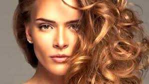 Nel primo caso si tratta di una questione genetica, di natura del capello; Trucchi Per Una Chioma Voluminosa