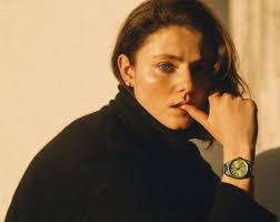 Olga Mills's Instagram, Twitter & Facebook