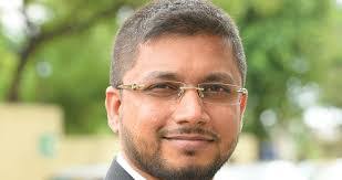 Ziauddin Ansari's Instagram, Twitter & Facebook