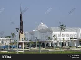 This modern futuristic mosque was officially opened on 1 may 2015 and was named after raja haji fisabilillah, a bugis warrior from penyengat island, indonesia. Masjid Raja Haji Fi Image Photo Free Trial Bigstock