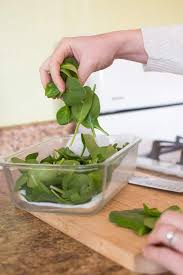 Keep cubes or packed arugula in freezer zipper bags or freezerware™. How To Store Spinach So It Stays Fresh All Week The Natural Nurturer