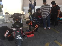 Jom kita tukar untuk melihat artikel silakan klik tukar minyak hitam motor kapchai untuk melihat artikel selengkapnya. O Xrhsths Amirudin Shari Sto Twitter Yang Belum Tukar Minyak Hitam Motor Tu Bolehlah Singgah Karnival 3k Gombak Dekat Masjid Amaniah Batu Caves Repsol Tau Bukan Cap Ayam Https T Co U79e24fmqs