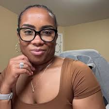 Ne-Yo離婚後與兩位女伴牽手,稱一夫多妻制應合法化! 👀 想法? 💭